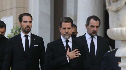 Παύλος, Νικόλαος και Φίλιππος Ντε Γκρες στο μνημόσυνο του τέως: "Ήταν ο πατέρας μας"