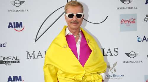 Λάκης Γαβαλάς: Απίστευτο επεισόδιο με μοναχούς στο αεροδρόμιο - &quot;Είσαι άνδρας ή γυναίκα&quot;, τον ρώτησαν [βίντεο]