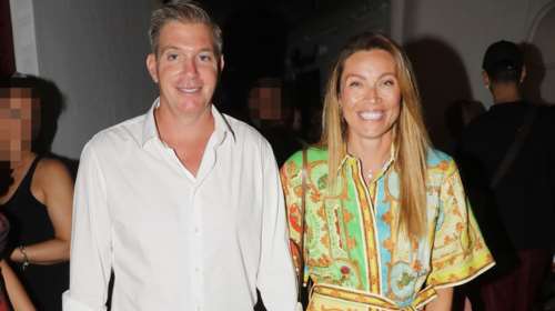 Μαριέττα Χρουσαλά - Λέων Πατίτσας: Βραδινή βόλτα χέρι-χέρι στη Μύκονο με απαράμιλλο στυλ [εικόνες]