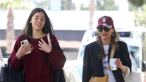 Θεατρική βραδιά για τη Δέσποινα Βανδή και την κόρη της, Μελίνα, στο Λονδίνο