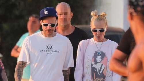 Τάμτα: Πώς συνδύασε τα μαύρα μοκασίνια με το καλοκαιρινό της ντύσιμο - Το μεταβατικό look