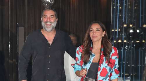 Η Βανδή μας ανοίγει το νέο της σπίτι στη Φιλοθέη - Το τεράστιο σαλόνι με τα λευκά έπιπλα και τα φλοράλ στοιχεία