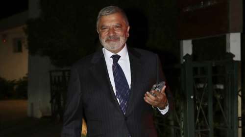 Γιώργος Πατούλης: Ποζάρει με τους τρεις πιστούς φίλους του μετά την είδηση ότι θα γίνει ξανά πατέρας