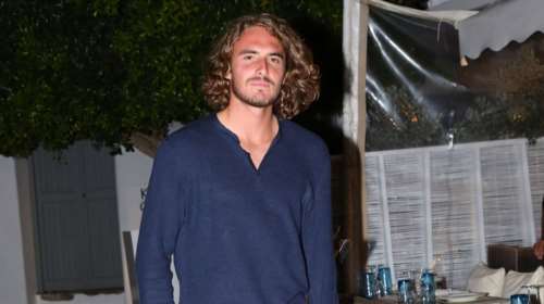 Στέφανος Τσιτσιπάς: Ο κορυφαίος Έλληνας τενίστας έκανε μια απίστευτη χειρονομία προς τους παπαράτσι στη Μύκονο [Βίντεο]