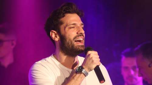 Ανεβαίνει η θερμοκρασία και ο Κωνσταντίνος Αργυρός ποζάρει μόνο με το μαγιό του!