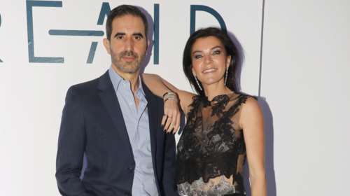 Μίλτος Καμπουρίδης - Μαρίνα Βερνίκου: Χέρι - χέρι στα σοκάκια της Μυκόνου - Το σορτσάκι και τα λαμπερά φλατ σανδάλια της φωτογράφου