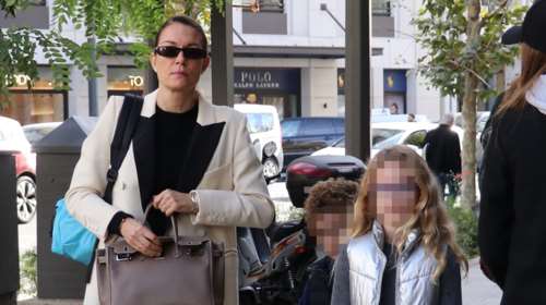 Full time μαμά η Βίκυ Καγιά: Η κόρη της Μπιάνκα Κρασσά κάνει ιππασία με στιλ και ο Κάρολος παίζει ποδόσφαιρο