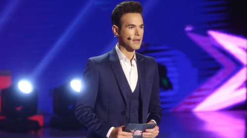 Καταγγελία &quot;φωτιά&quot; για τον Μένιο Φουρθιώτη: 9 περιπολικά και 14 αστυνομικοί για την 24ωρη φύλαξή του