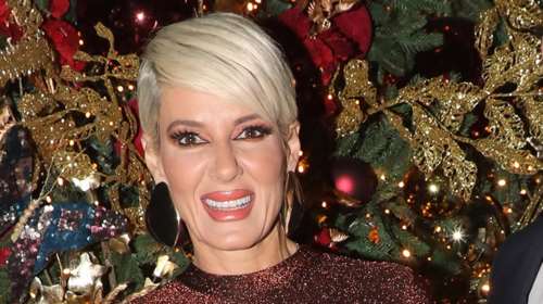 Εύη Φραγκάκη: Λαμπερή με lurex ολόσωμη φόρμα που τόνισε το αψεγάδιαστο σώμα της