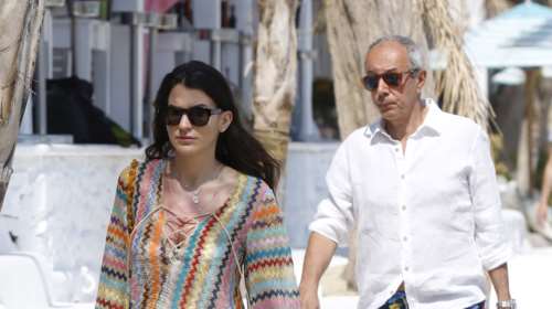 Δήμητρα Κούστα: Με μίνι crochet φόρεμα στην αγκαλιά του συζύγου της, Γιάννη - Στην Ίμπιζα μετά το Κάπρι