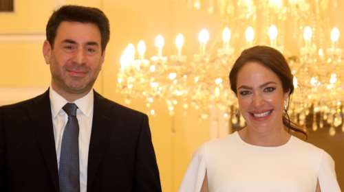 Δόμνα Μιχαηλίδου - Λεωνής Μαντωνάκης:  Τρισευτυχισμένοι παντρεύτηκαν στον Πειραιά - Ελαμπε η νύφη [Εικόνες]