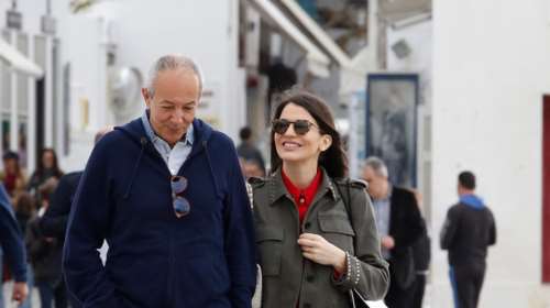 Δήμητρα Μέρμηγκα: Η 30χρονη σύζυγος του εφοπλιστή Κούστα με σέξι μαύρη τουαλέτα σε λαμπερό event [εικόνα]