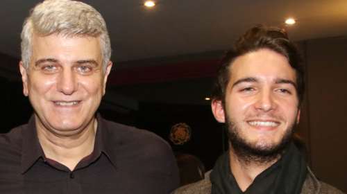 Κώστας Καραμανλής: Ο γιος του, Αλέξανδρος σε μια σπάνια δημόσια εμφάνιση - Οι εικόνες από τη θεατρική έξοδό του