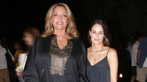 Άντζελα Γκερέκου- Μαρία Βοσκοπούλου: Εντυπωσιακές σε γάμο στην Κέρκυρα