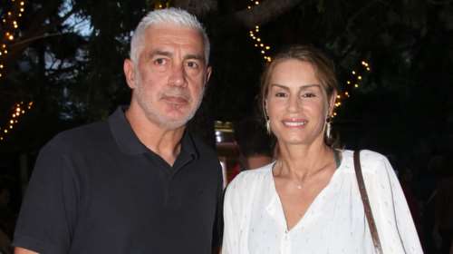 Αντώνης και Βάσω Νικοπολίδη: Περήφανοι γονείς στην αποφοίτηση των δίδυμων παιδιών τους - Οι Τήβεννοι και το μάξι φόρεμα της Μαριτίνας