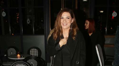 Βάσω Λασκαράκη: Γιορτινή εξόρμηση με την κόρη της Εύα στην πλατεία Αριστοτέλους