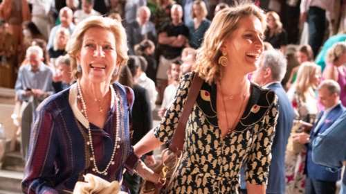 Τατιάνα Μπλάτνικ: Στιλάτη με αέρινο μάξι φόρεμα σε σπάνια δημόσια έξοδο με την πεθερά της