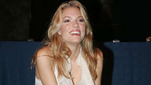 Backstage: Η 15χρονη κούκλα Βίκυ Καγιά στην αγκαλιά του Λευτέρη Πανταζή