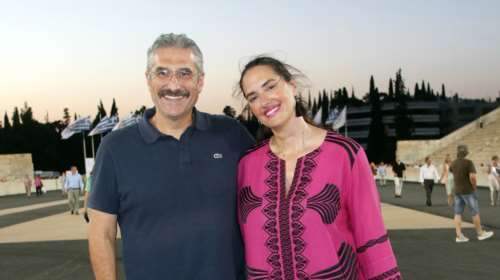 Περήφανη μαμά η Νόνη Δούνια: Νυχτερινή έξοδος με τον γιο της, Στάθη και την κόρη της, Ρία