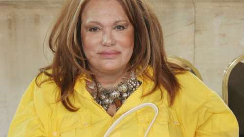 Σπάνια αδημοσίευτη φωτό της Μαίρης Χρονοπούλου με τη Μάρω Κοντού - Αγκαλιασμένες και ξέγνοιαστες