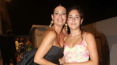 Ισμήνη Αϊβάζη: Η έφηβη κόρη της Μαρίας Κορινθίου και του Γιάννη Αϊβάζη είναι η απόλυτη star του TikTok