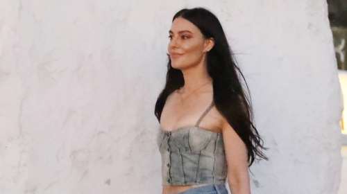 Ξυπόλητη στη Μύκονο: Η πάμπλουτη κληρονόμος Αριάνα Ροκφέλερ εντυπωσιάζει με την απλότητά της