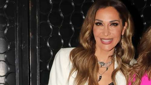 Glam rock η Δέσποινα Βανδή: Οι hot λευκές γόβες με τη διαφάνεια που φόρεσε στα μπουζούκια