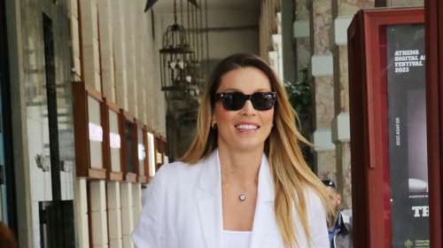 Μαριέττα Χρουσαλά: Casual και αμακιγιάριστη, με φόρμες, στο κέντρο της Αθήνας [εικόνες]