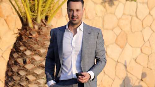 &quot;Θα είναι ανάμεσα στις τρεις κόρες&quot;: Ο Πέτρος Κουσουλός μιλά για τον ερχομό του τέταρτου παιδιού του