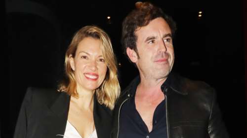 Βίκυ Καγιά: Φτερά, πούπουλα και καυτά φιλιά με τον Ηλία Κρασσά σε δημόσια έξοδο