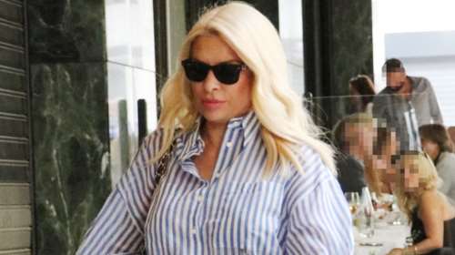 Κομψό, άνετο και stylish: Η Ελένη Μενεγάκη στο κέντρο της Αθήνας με το κομμάτι που λατρεύουν οι στιλάτες γυναίκες