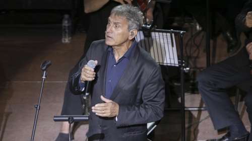 Τα μαζεύει ο Νταλάρας για τους δημοσιογράφους: "Σέβομαι τη δουλειά σας - Σας είπα όχι, αλλά εσείς συνεχίζετε"