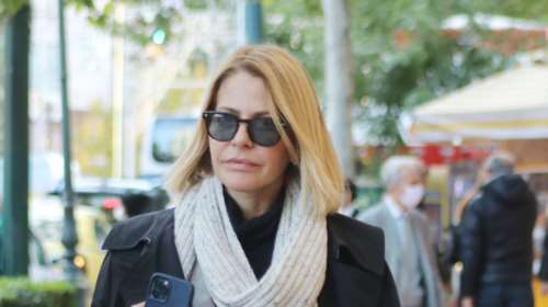 Τζένη Μπαλατσινού: Η casual πρωινή εμφάνιση με δερμάτινα και τσάντα Birkin της Hermès