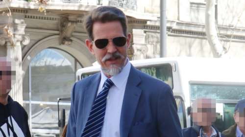 Ο Παύλος με στιλάτα Μonk Strap shoes στην Αθήνα: Το καλοραμμένο κοστούμι και τα πιο κομψά ανδρικά παπούτσια στον κόσμο