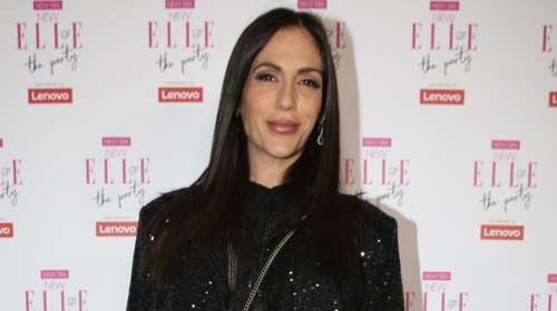 Ανθή Βούλγαρη: Η glam εμφάνιση της εγκυμονούσας με παγιέτες και το τεράστιο χριστουγεννιάτικο δέντρο της - Ο στολισμός στο πέτρινο τζάκι