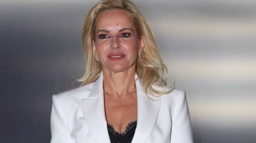 H Μαρία Μπεκατώρου δοκιμάζει το παντελόνι της Υβόννης Μπόσνιακ και το αποτέλεσμα είναι ξεκαρδιστικό