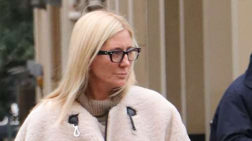 Κομψή στην Αθήνα η Μαρί Σαντάλ: Το μπουκλέ πανωφόρι των 2.610 δολαρίων και το γεύμα με τον Παύλο στο εστιατόριο των celebrities