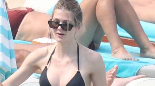 Αψεγάδιαστη η Αμαλία Κωστοπούλου: Μας δείχνει τη σιλουέτα της με μικροσκοπικό μαύρο μπικίνι