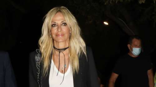 Η Άννα Βίσση στο Ντουμπάι: Ποζάρει με μαύρο μπικίνι πάνω στην ξαπλώστρα