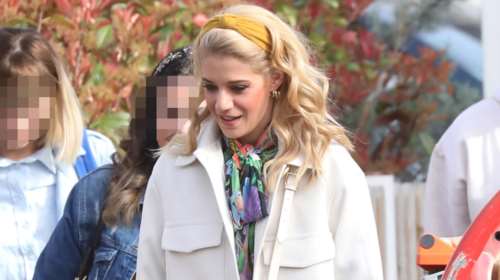 Τζένη Θεωνά: Το στιλάτο μονόχρωμο look σε πρωινή βόλτα - Επένδυσε στην τάση της σεζόν