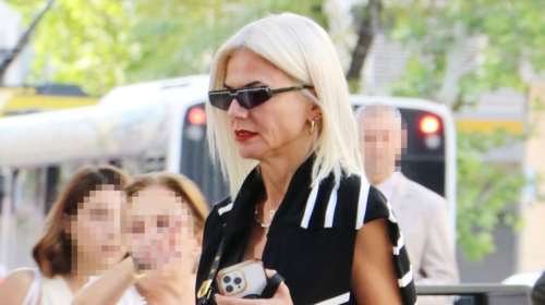 Χριστίνα Κοντοβά: Βόλτα στην Αθήνα με λευκό σορτς, μποτάκια και τη Christian Dior τσάντα που λατρεύουν οι fashionistas