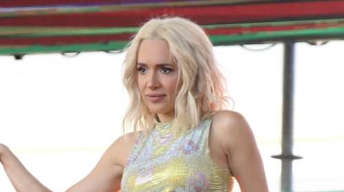 &quot;Δεκαπέντε χρόνια νεότερη&quot;: Η Καλομοίρα έγινε μελαχρινή - Το νέο hairlook που την έκανε να φαίνεται πολύ μικρή