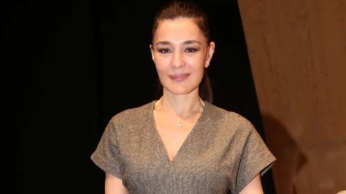 Η Μαρία Ναυπλιώτου συνεχίζει να &quot;πειράζει&quot; τα μαλλιά της: &quot;Ήταν να μην πέσει η πρώτη ψαλιδιά&quot;