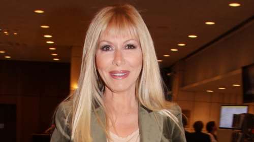 Λίζα Δουκακάρου: Η σπάνια δημόσια εμφάνιση με τον δεύτερο σύζυγό της - Το αέρινο look της με μάξι φόρεμα και crab sandals