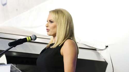 Μάγδα Τσέγκου: Η εμφάνιση στο Ελληνικό με μίνι μεσάτο κλος φόρεμα που τόνισε τα καλλίγραμμα πόδια της