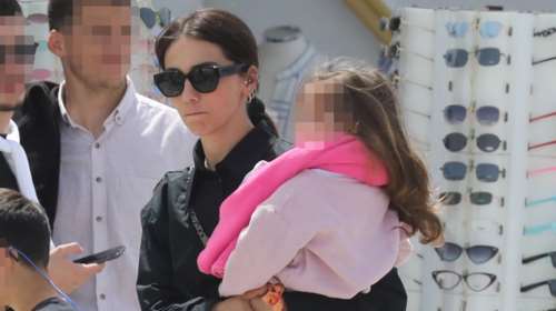 Ολυμπία Χοψονίδου: Με athleisure look στη Μύκονο - Πώς συνδύασε πουκάμισο με φόρμα &amp; επώνυμη τσάντα