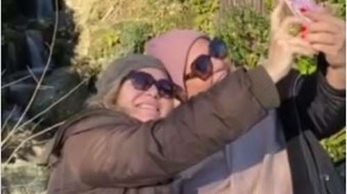 Βίκυ Σταυροπούλου και Μαρία Καβογιάννη βασανίζονται για μια selfie και βγάζουν τρελό γέλιο [βίντεο]