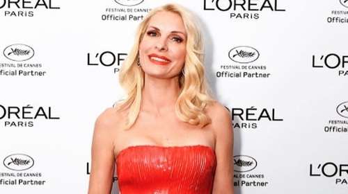 &quot;Μας δυσκόλεψε πολύ&quot;: Η εμφάνιση της Ελένης Μενεγάκη στις Κάννες και η ιστορία πίσω από το ολοκέντητο φόρεμα MI–RŌ