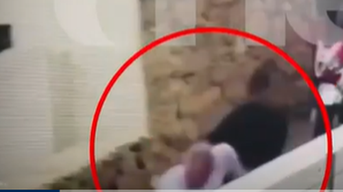 Μύκονος: Βίντεο ντοκουμέντο από τον άγριο ξυλοδαρμό του ξενοδόχου στην μέση του δρόμου