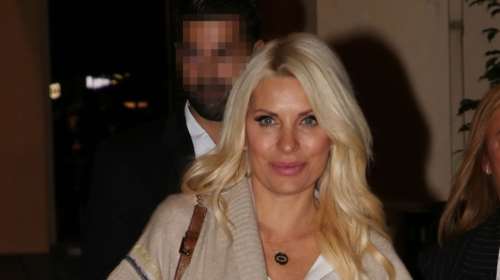 Ελένη Μενεγάκη: Το comfort look που επέλεξε για μια θεατρική έξοδο και το υπέροχο oversized cardigan